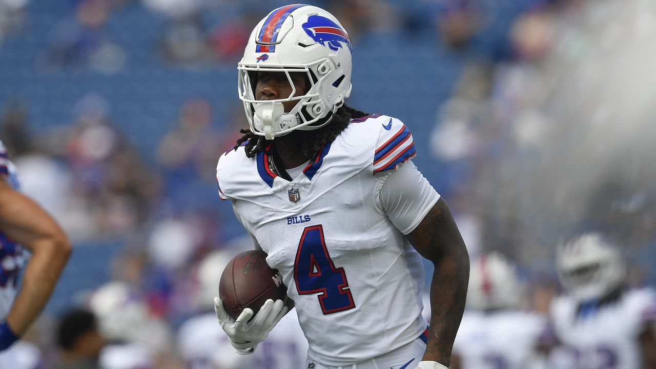 Who are the early favorites to win the NFL rushing title?