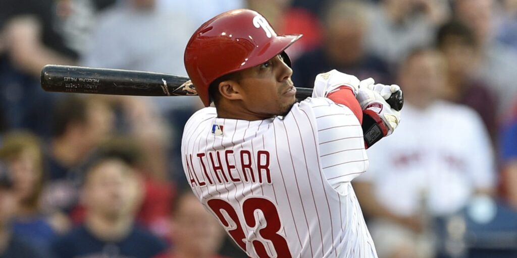 Phillies’ Aaron Altherr makes mind-boggling barehanded play
