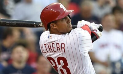 Phillies’ Aaron Altherr makes mind-boggling barehanded play