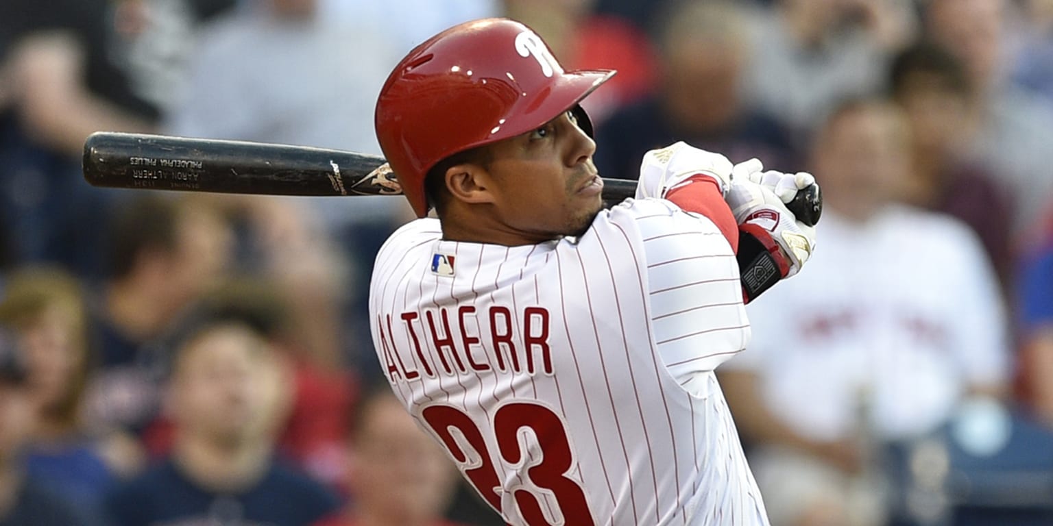 Phillies’ Aaron Altherr makes mind-boggling barehanded play